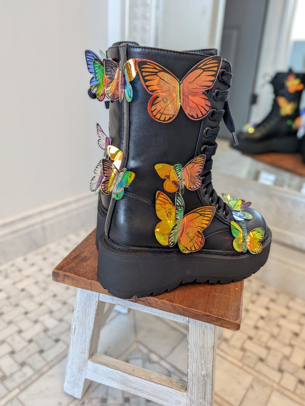 NWOT Women's 7 Club Exx Endless Dreaming Butterfly Boots - Picture 8 of 16